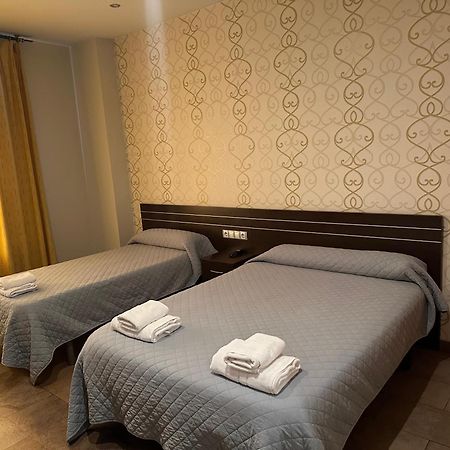 Hostal Venecia Monzón 외부 사진