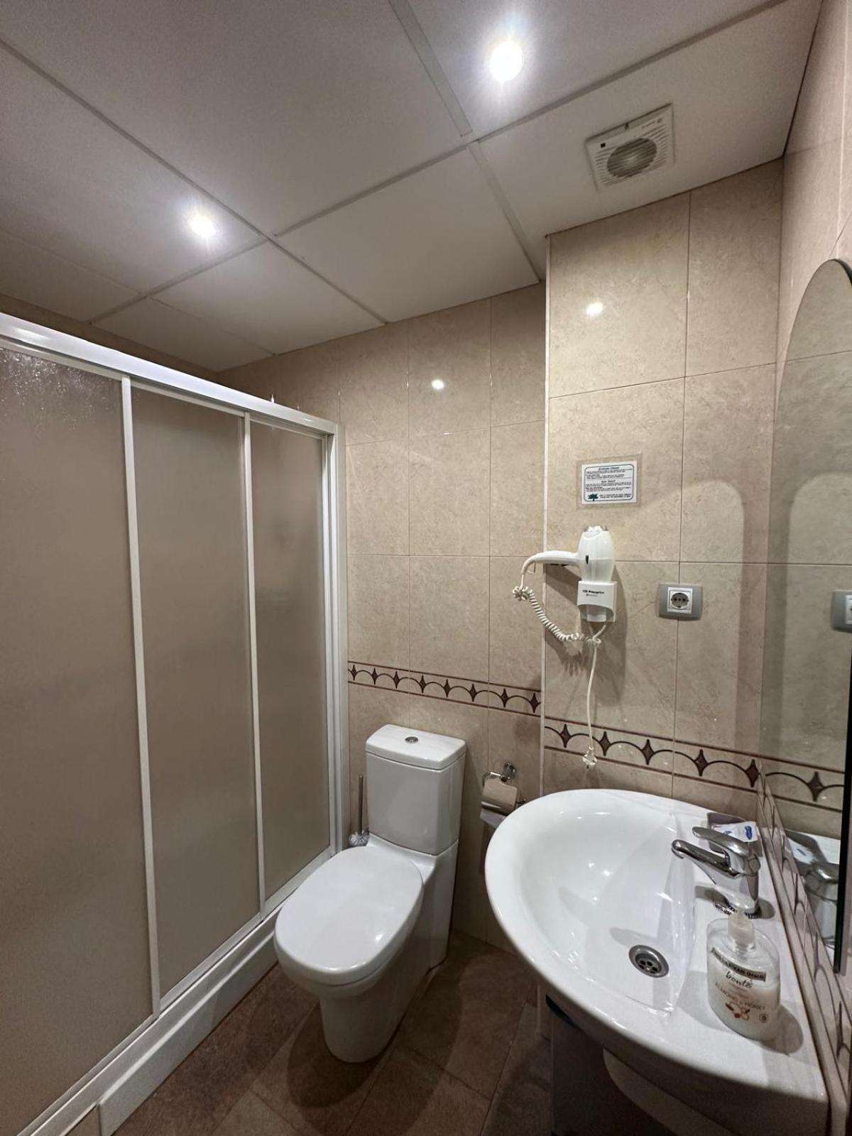 Hostal Venecia Monzón 외부 사진