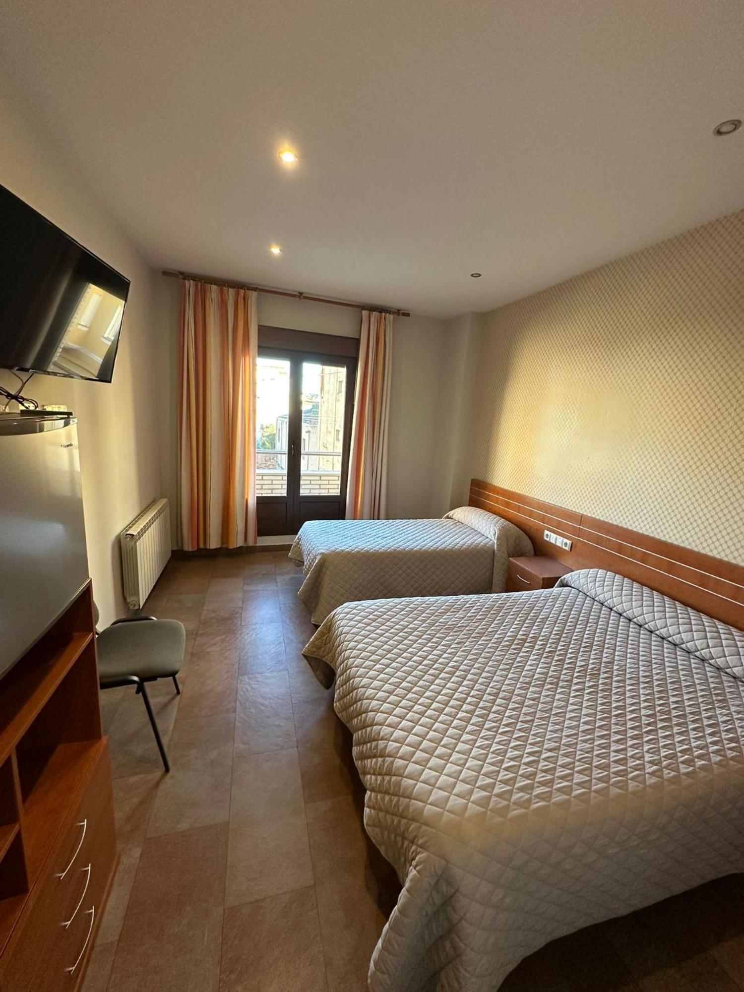 Hostal Venecia Monzón 외부 사진