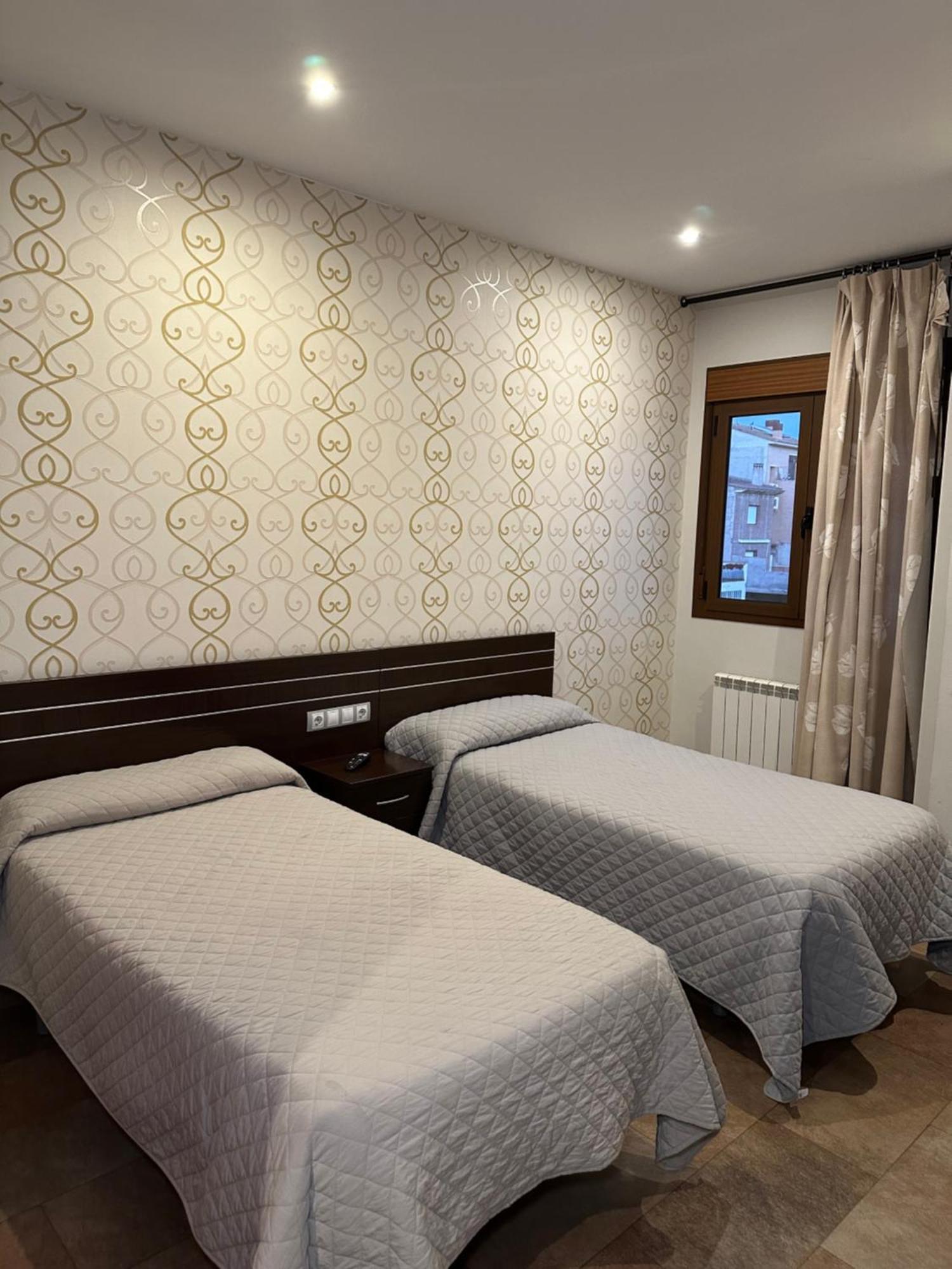 Hostal Venecia Monzón 외부 사진